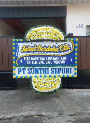 Papan Bunga Duka di Pinggir