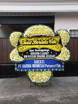 Papan Bunga Duka di Pinggir