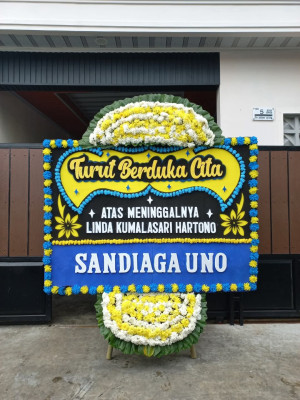 Papan Bunga Duka di Pinggir